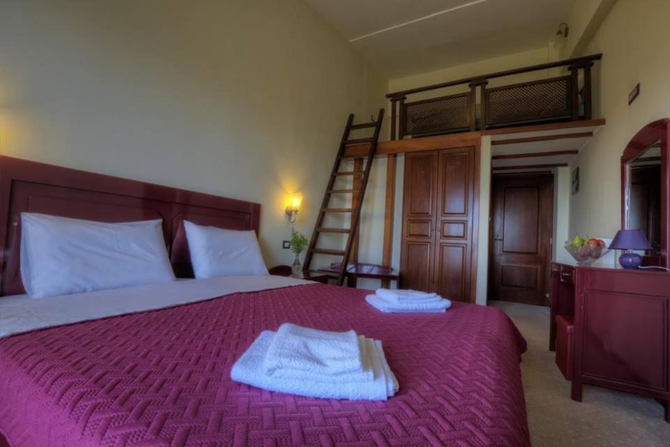 Hotel Isaraiko Spiti Agia Theodora Isaris Экстерьер фото