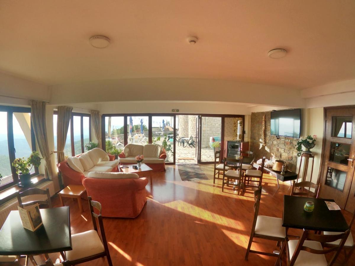Hotel Isaraiko Spiti Agia Theodora Isaris Экстерьер фото