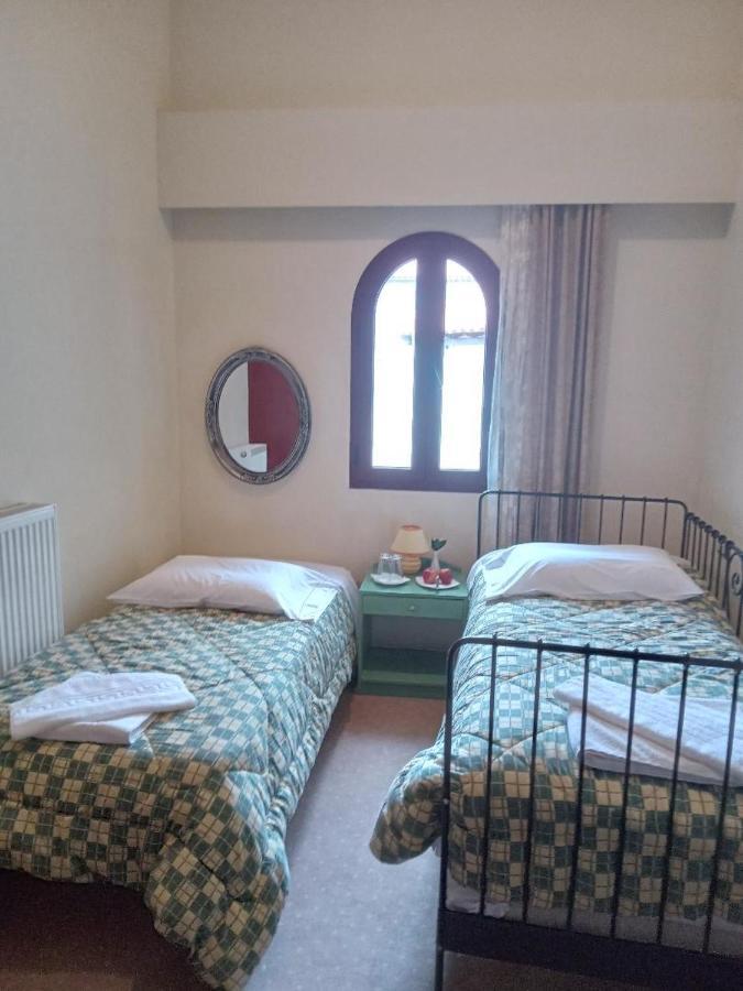 Hotel Isaraiko Spiti Agia Theodora Isaris Экстерьер фото