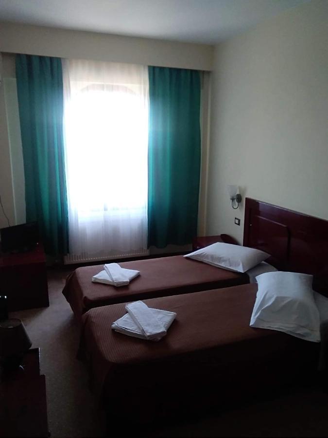 Hotel Isaraiko Spiti Agia Theodora Isaris Экстерьер фото