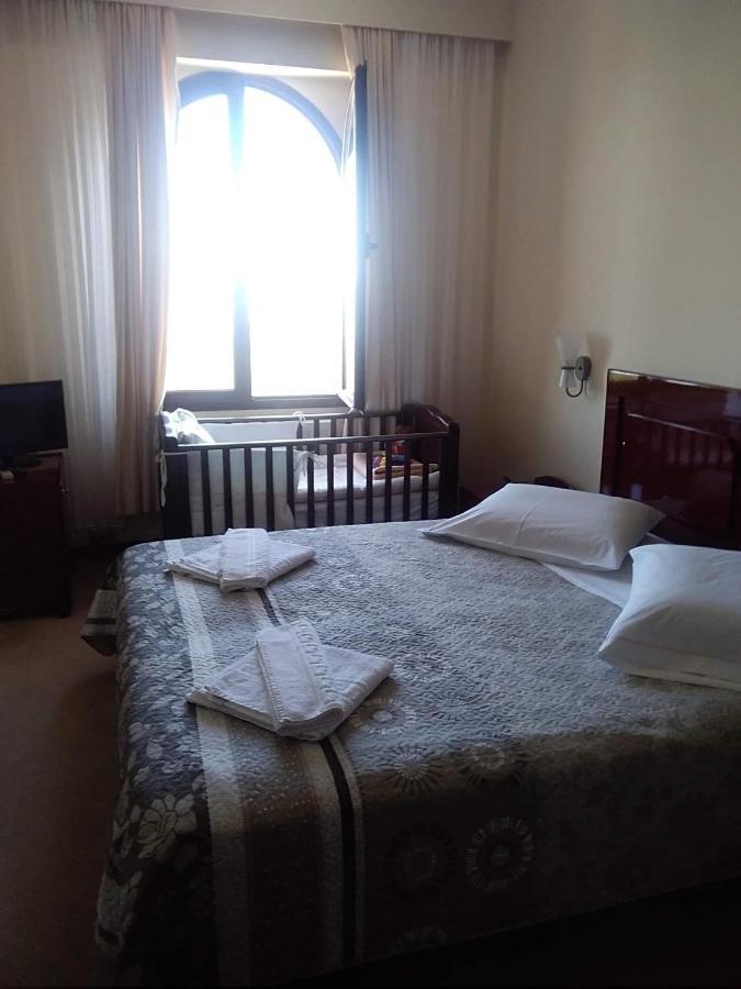 Hotel Isaraiko Spiti Agia Theodora Isaris Экстерьер фото
